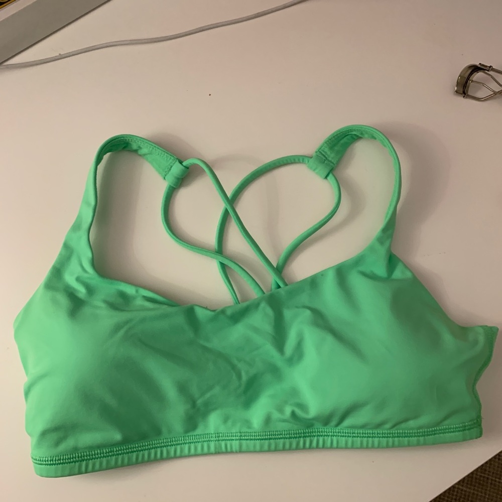 Lululemon free to be sports bra